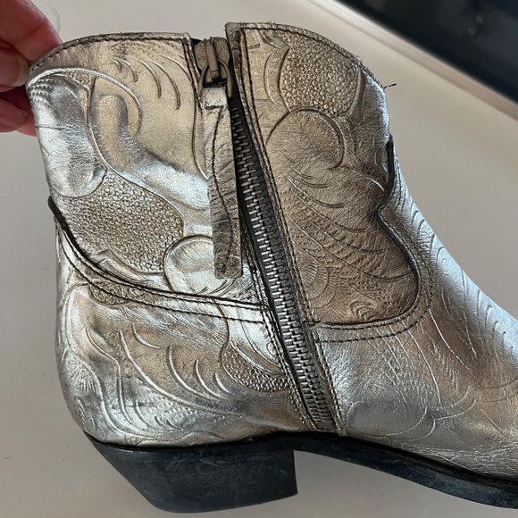 Golden Goose Deluxe Brand Booties Young Metallic - Size 8 - Picture 10 of 16